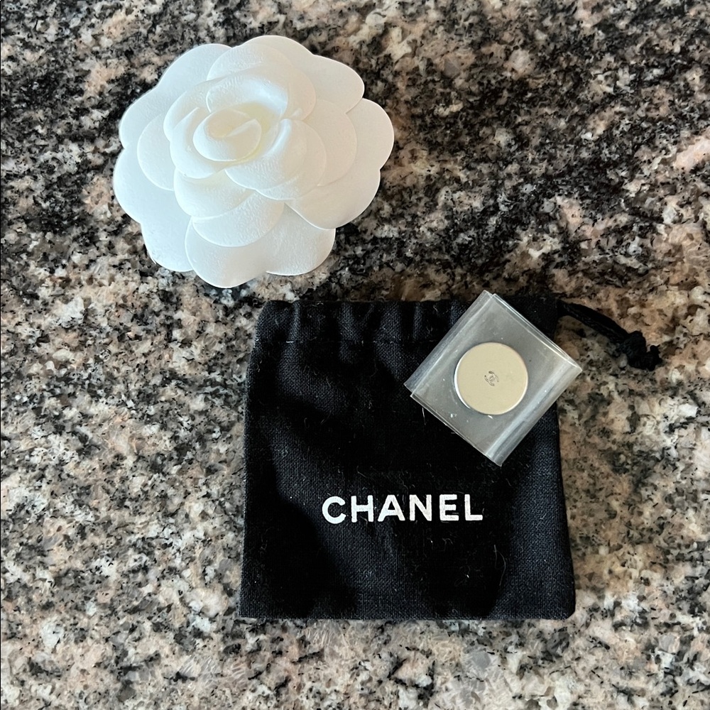 Vintage Chanel Vinyl and Palladium Ring
